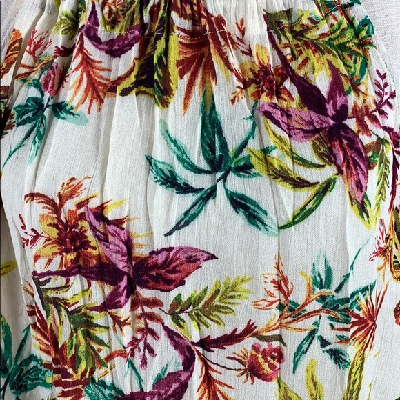 ❤️HP❤️Staccato floral,ties in back,sleeveless top - Picture 3 of 5